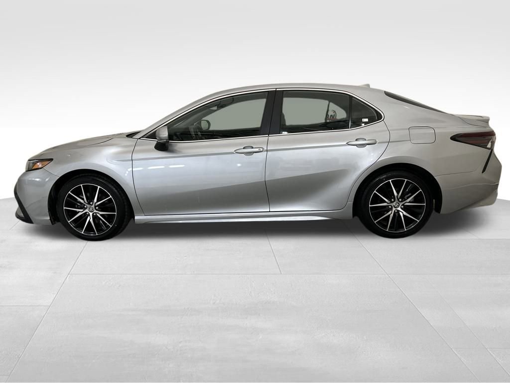 Used 2024 Toyota Camry SE FWD image 2