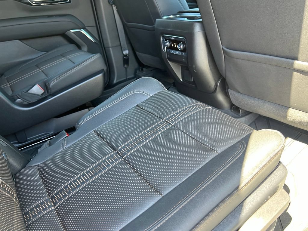 Used 2025 Chevrolet Tahoe High Country AWD/4WD image 21