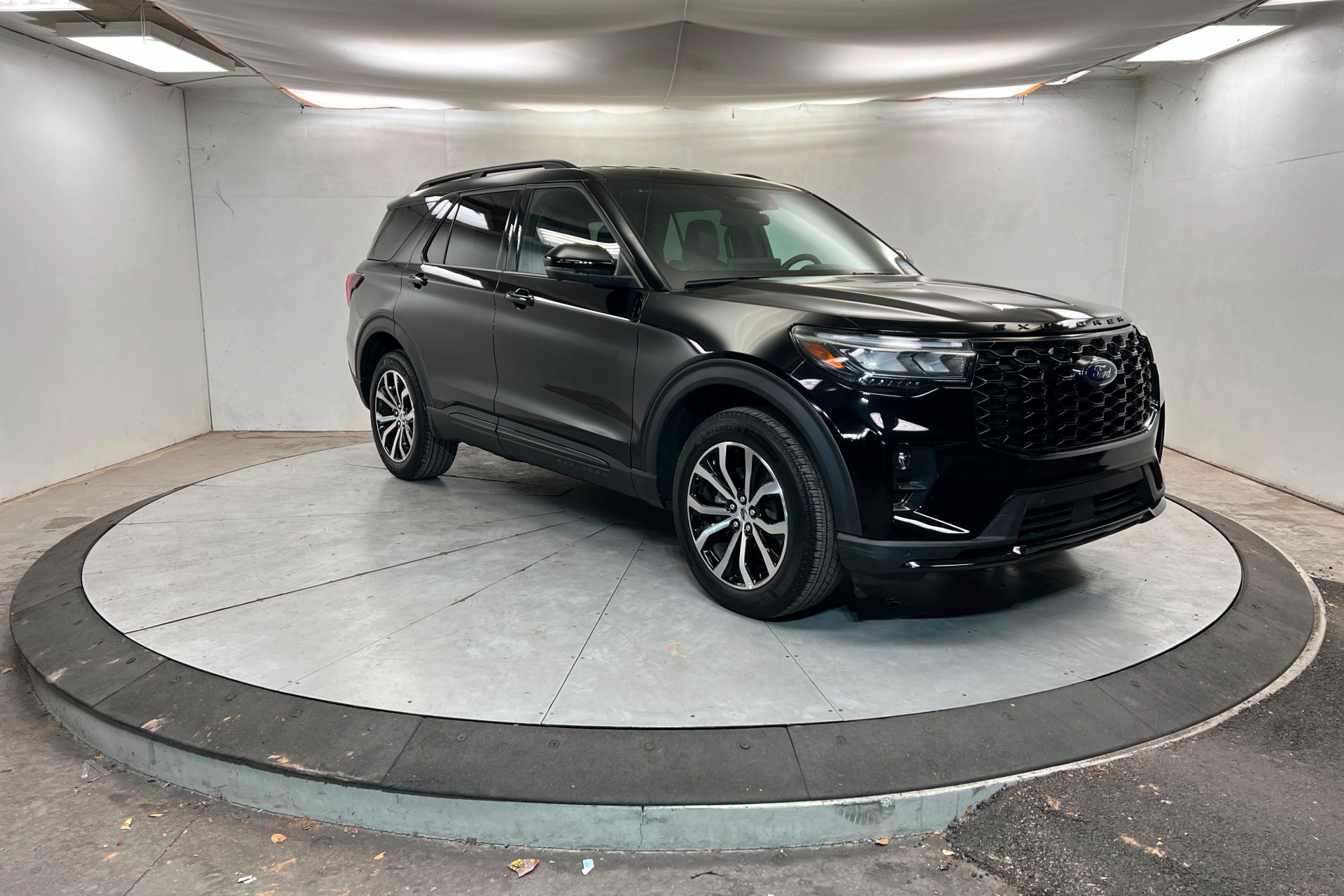 Used 2025 Ford Explorer ST-Line image 8