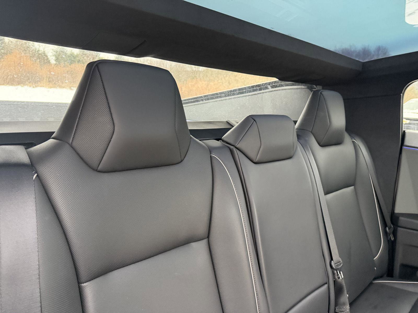 Used 2024 Tesla Cybertruck AWD Crew Cab image 31