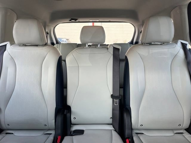 Certified 2025 Kia Carnival EX FWD image 22