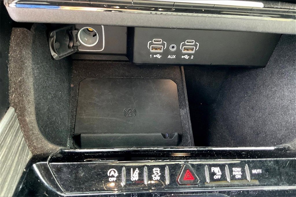 Used 2024 Jeep Wagoneer Series II w/ Flexible Seating Group image 22