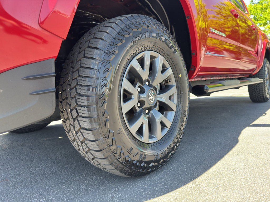 Certified 2022 Toyota Tacoma SR5 w/ Technology Package AWD/4WD image 17