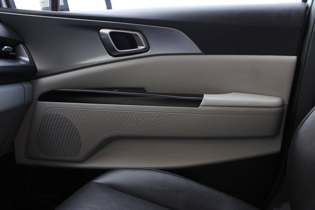 Used 2023 Kia Carnival LX FWD image 21
