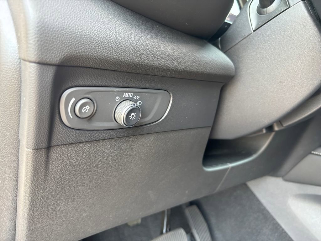 Used 2022 Buick Envision Preferred image 22