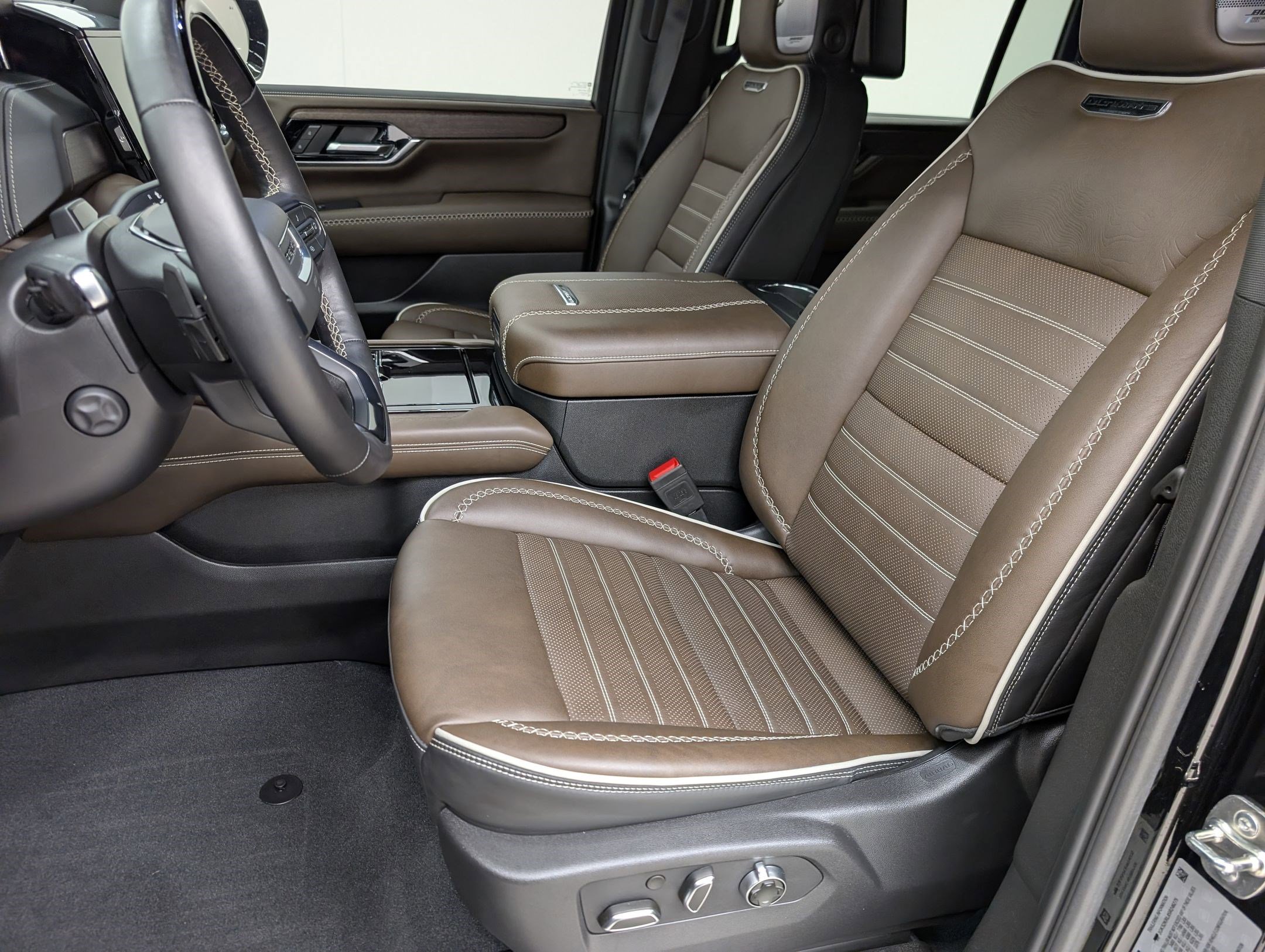 Used 2025 GMC Yukon XL Denali Ultimate image 5