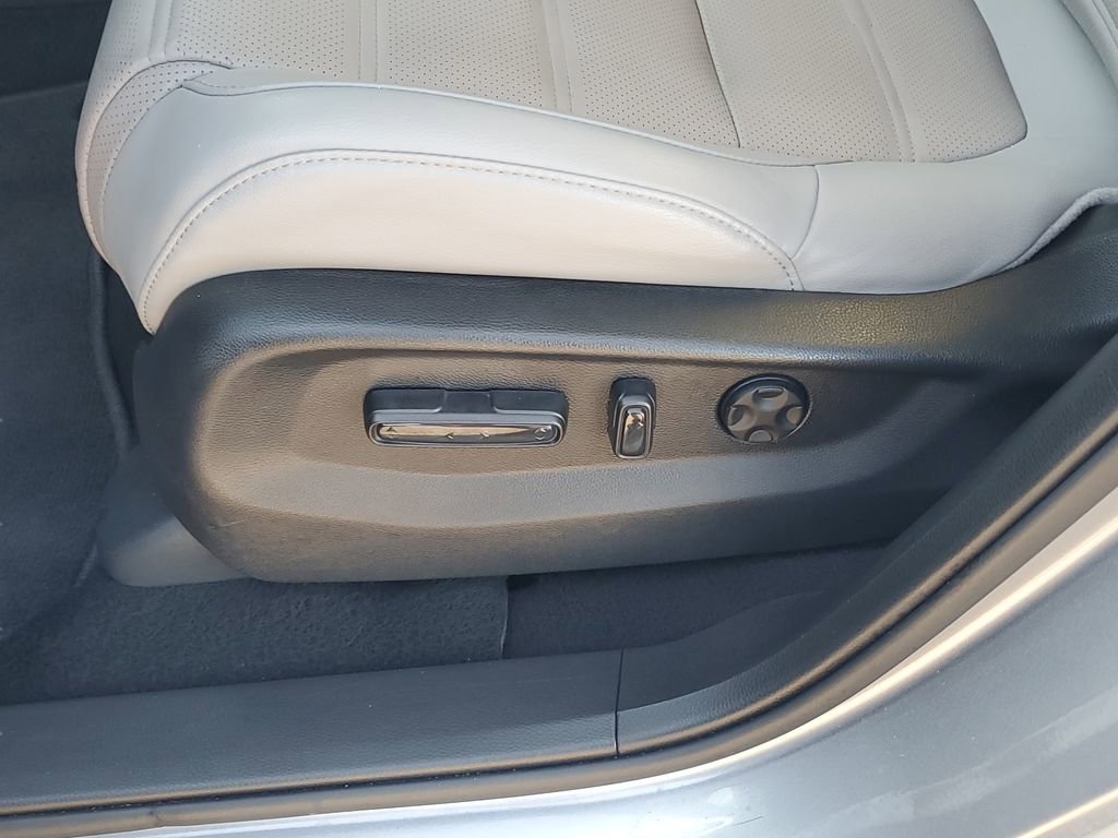 Used 2022 Honda CR-V Touring image 16