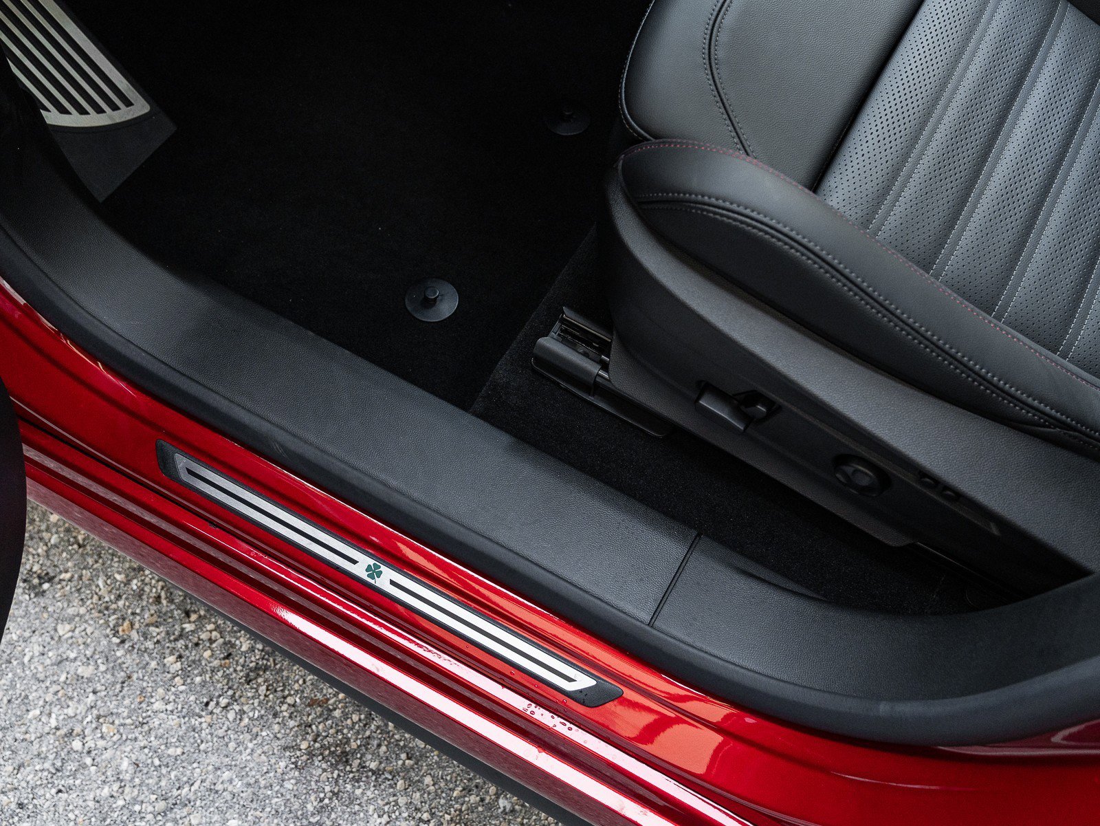 New 2024 Alfa Romeo Stelvio Quadrifoglio image 32