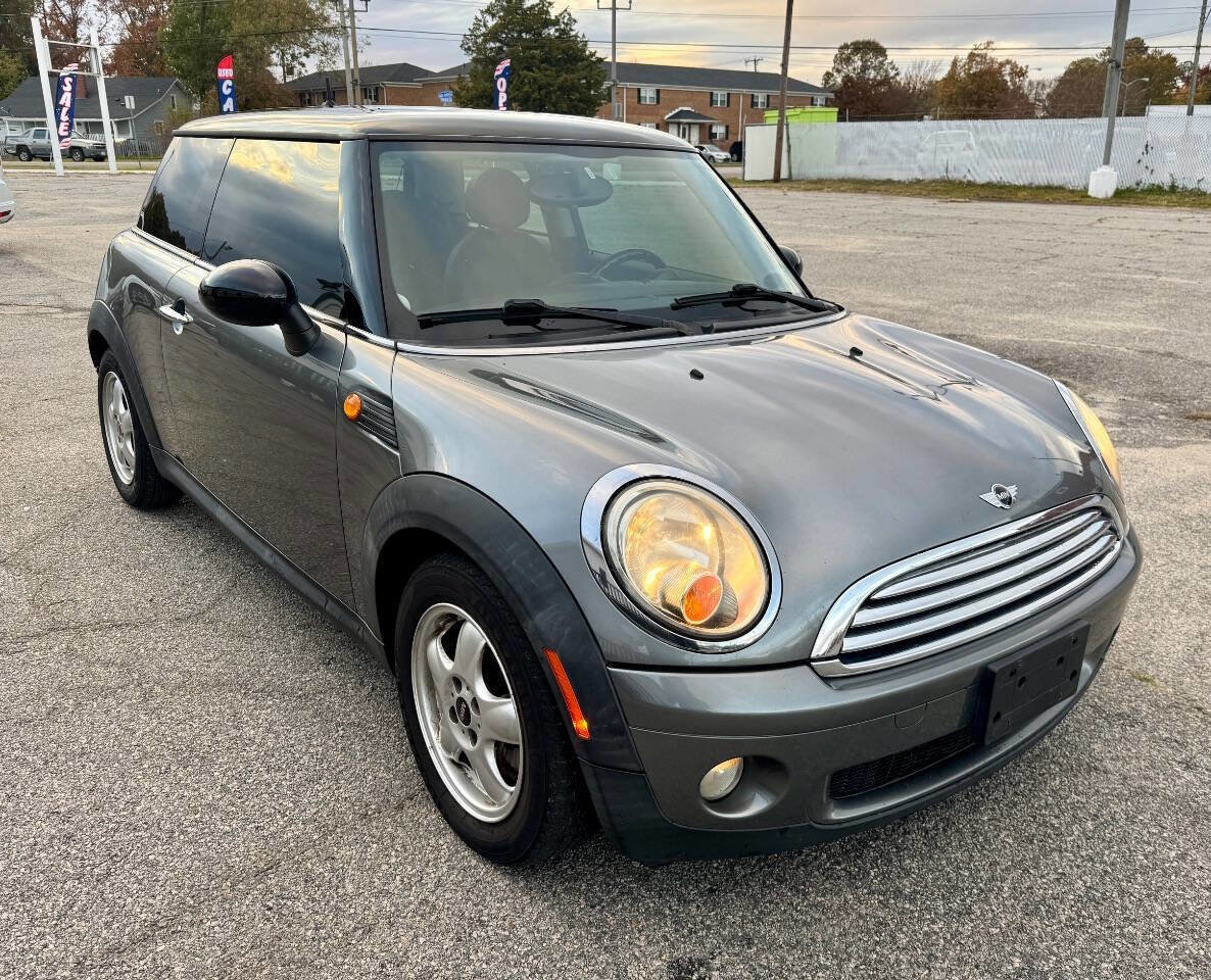 Used 2010 MINI Cooper Hardtop image 2
