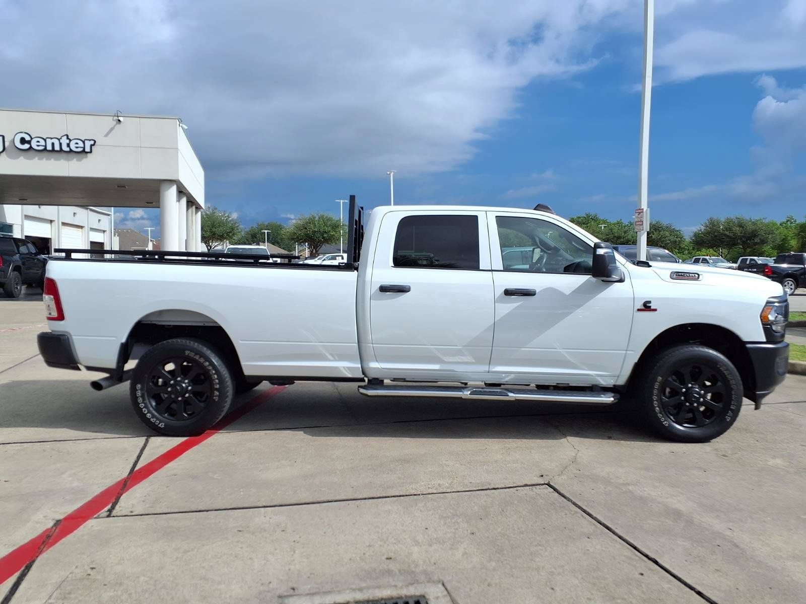 Used 2024 RAM 2500 Tradesman w/ Convenience Group AWD/4WD image 4
