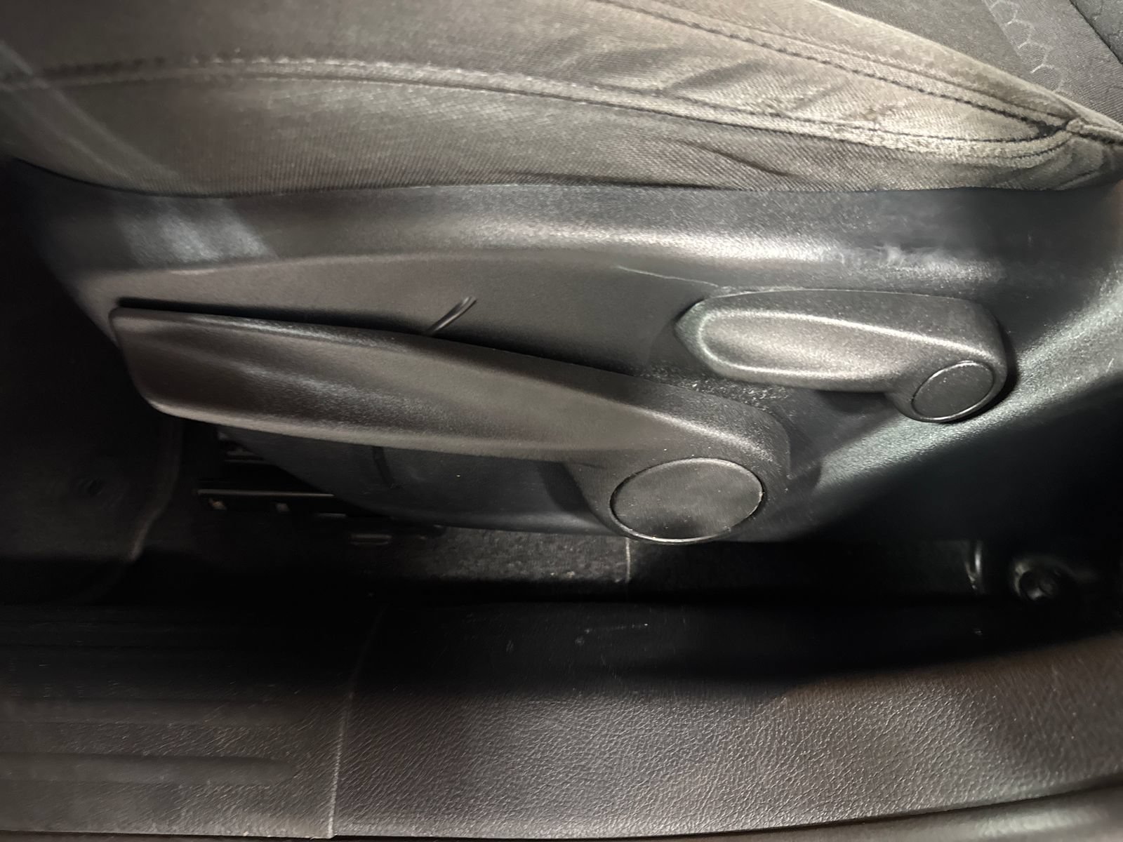 Used 2018 Jeep Compass Sport FWD image 14