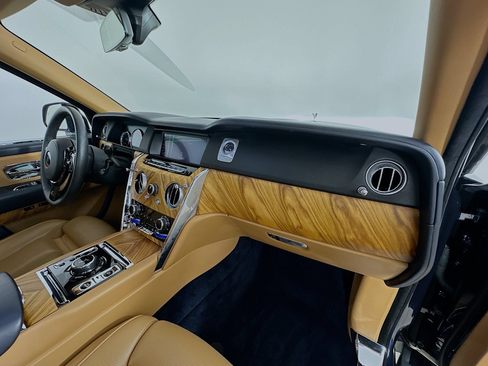 Used 2019 Rolls-Royce Cullinan AWD/4WD image 2