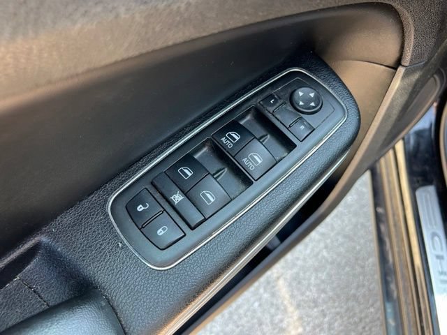 Used 2012 Chrysler 300 C w/ 19-Premium Speaker Group RWD image 27