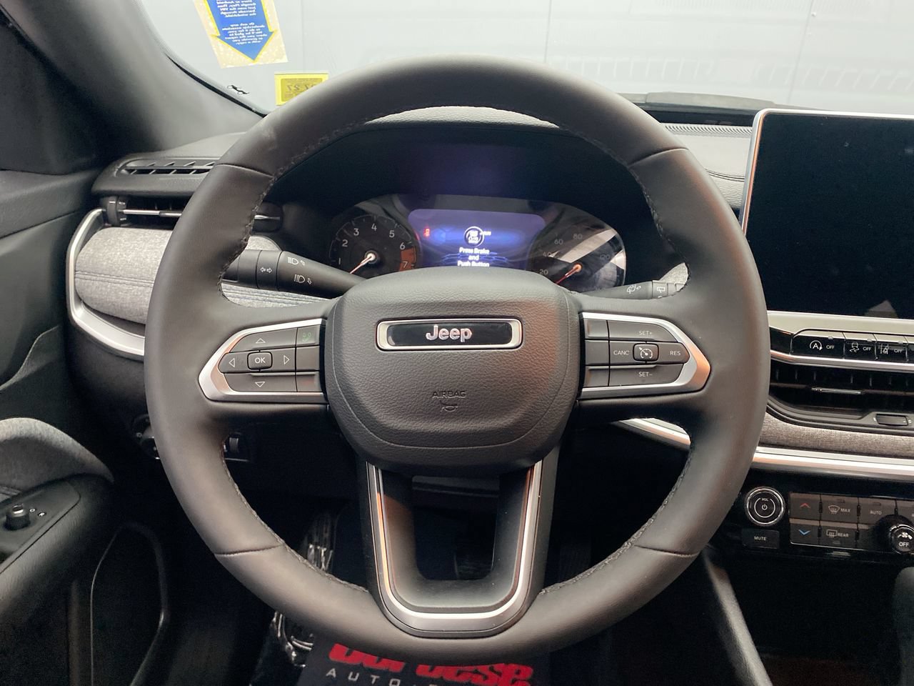 Used 2023 Jeep Compass Latitude w/ Convenience Group AWD/4WD image 16