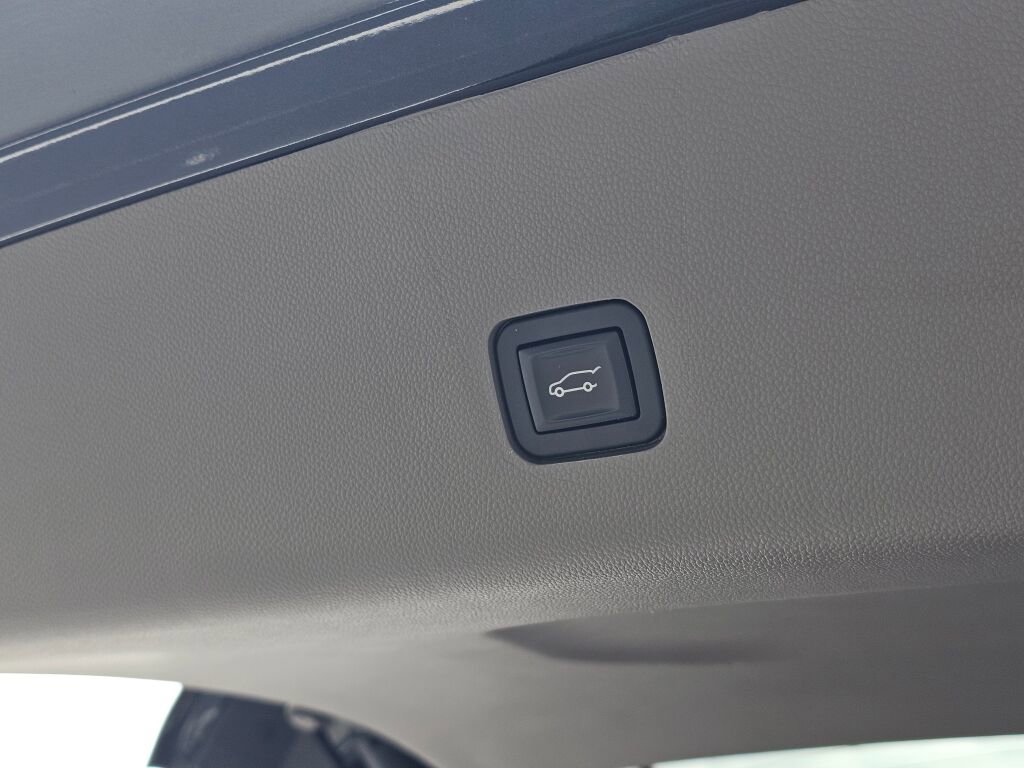 Used 2018 Chevrolet Traverse LT AWD/4WD image 17