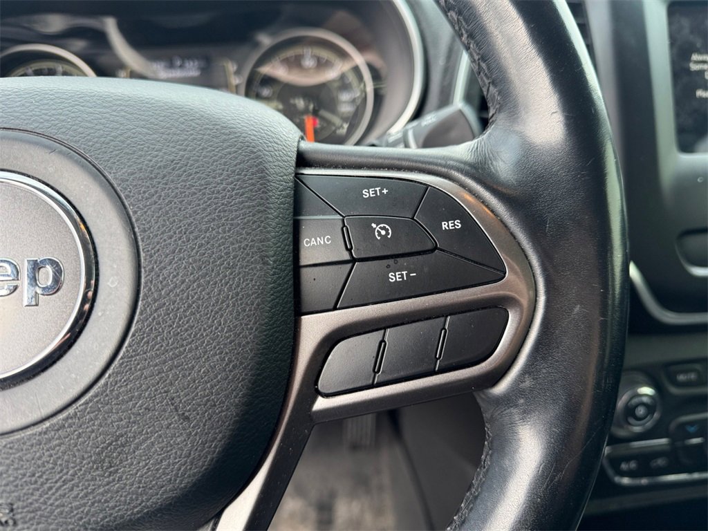 Used 2021 Jeep Cherokee Latitude Lux w/ Sun & Sound Group image 16