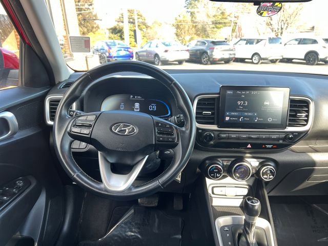 Used 2023 Hyundai Venue SEL image 17