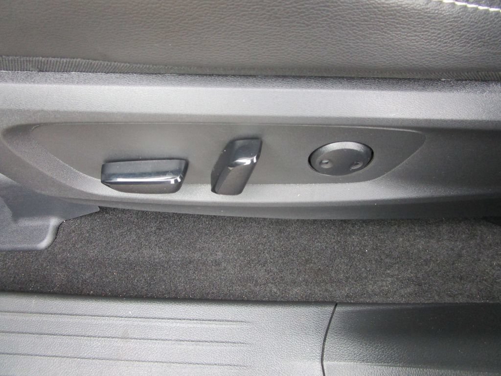 Used 2024 Nissan Pathfinder SL FWD image 21