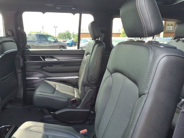 New 2026 Jeep Grand Wagoneer Summit AWD/4WD image 7