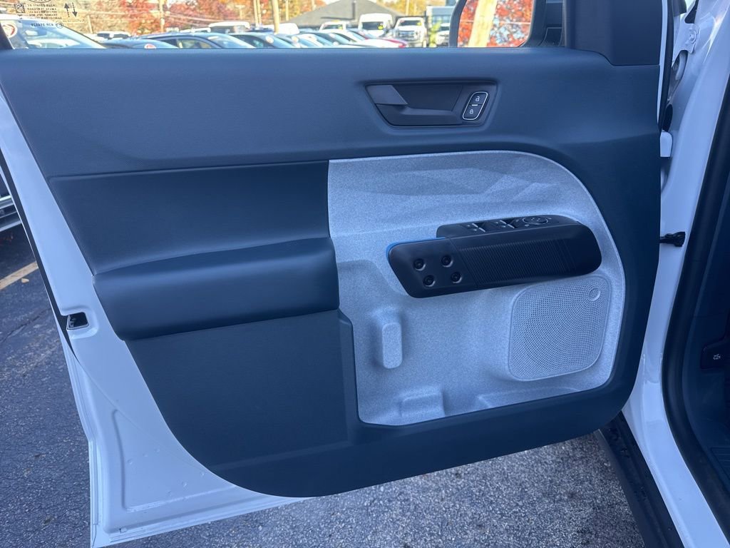 New 2025 Ford Maverick XLT image 9