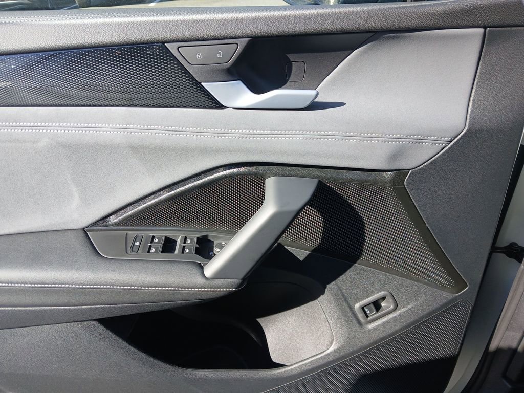 New 2026 Volkswagen Tiguan SE image 11