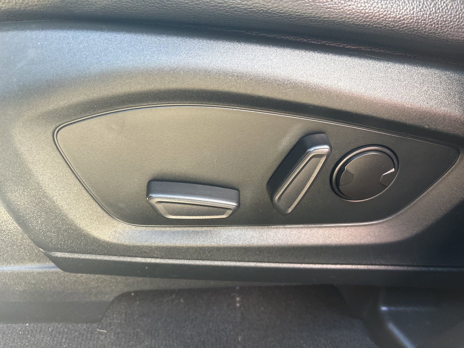 Used 2020 Ford Explorer XLT w/ Equipment Group 202A image 30