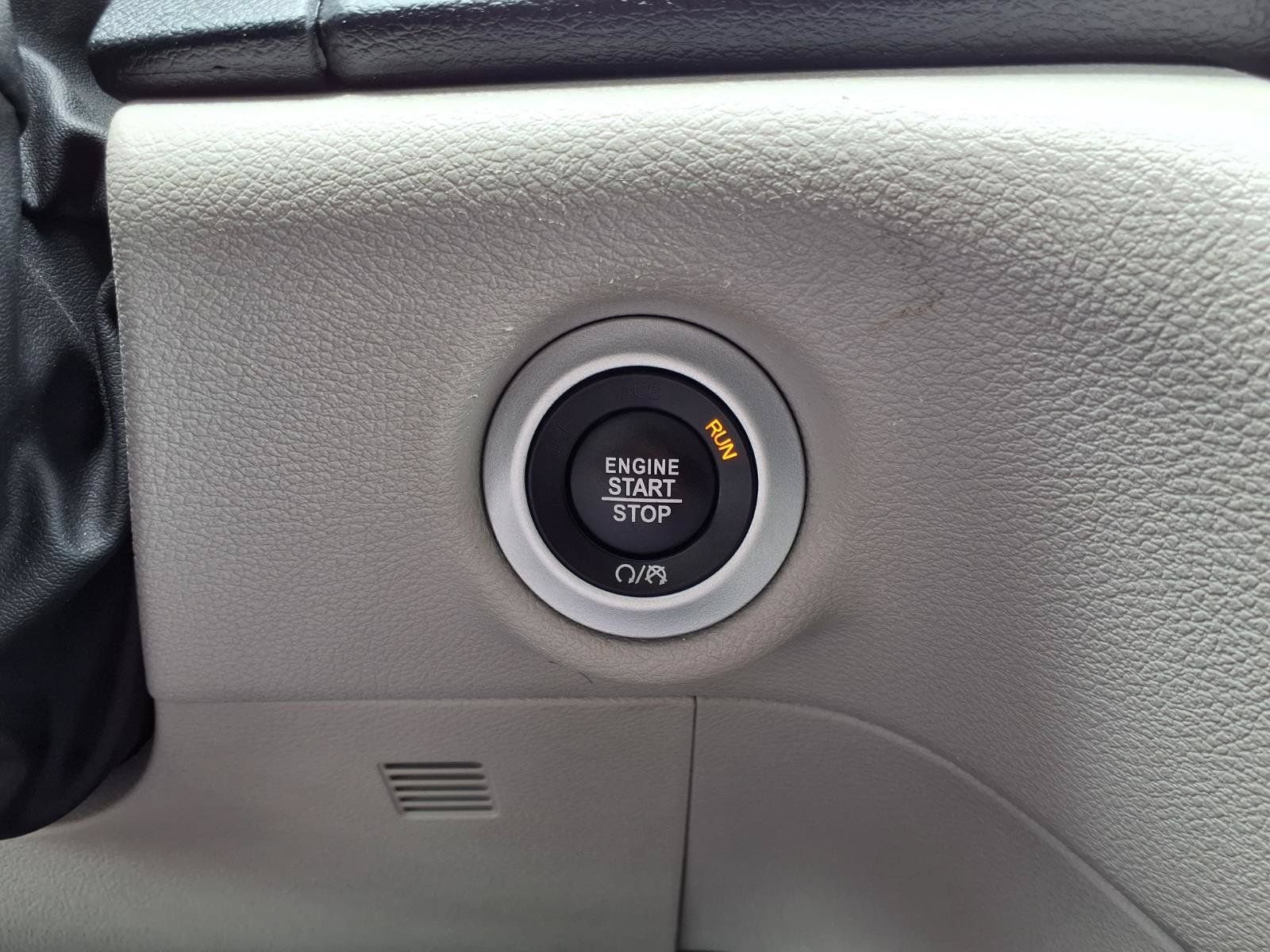 Used 2024 Chrysler Pacifica Touring-L FWD image 11