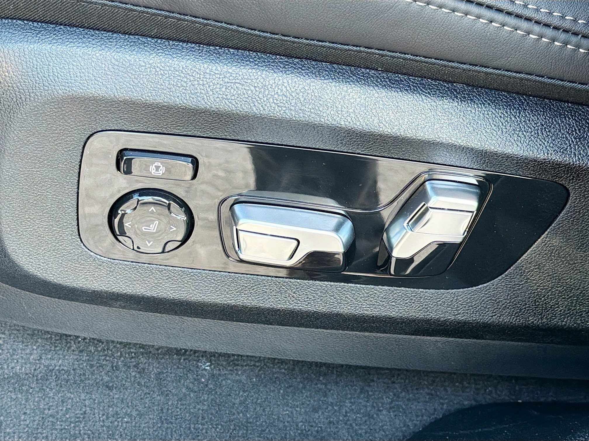 New 2027 BMW X6 M60i AWD/4WD image 25