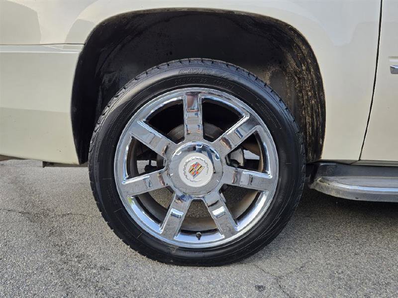 Used 2013 Cadillac Escalade ESV Luxury RWD image 16