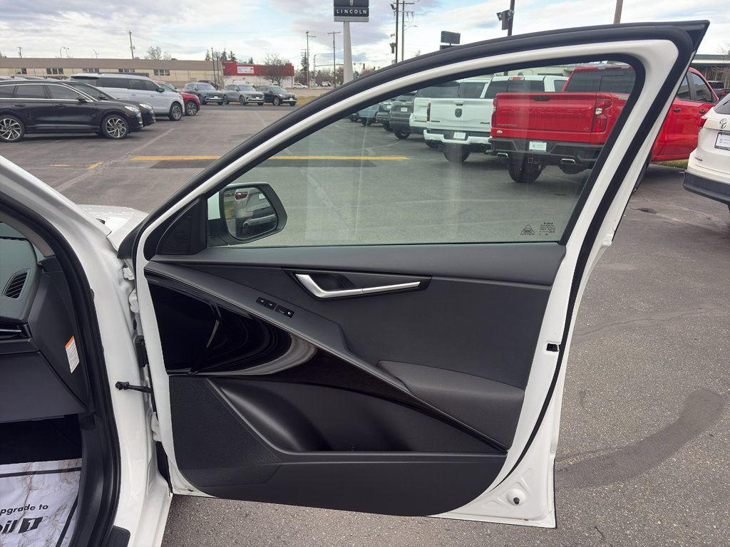 Used 2025 Kia Niro EX image 18