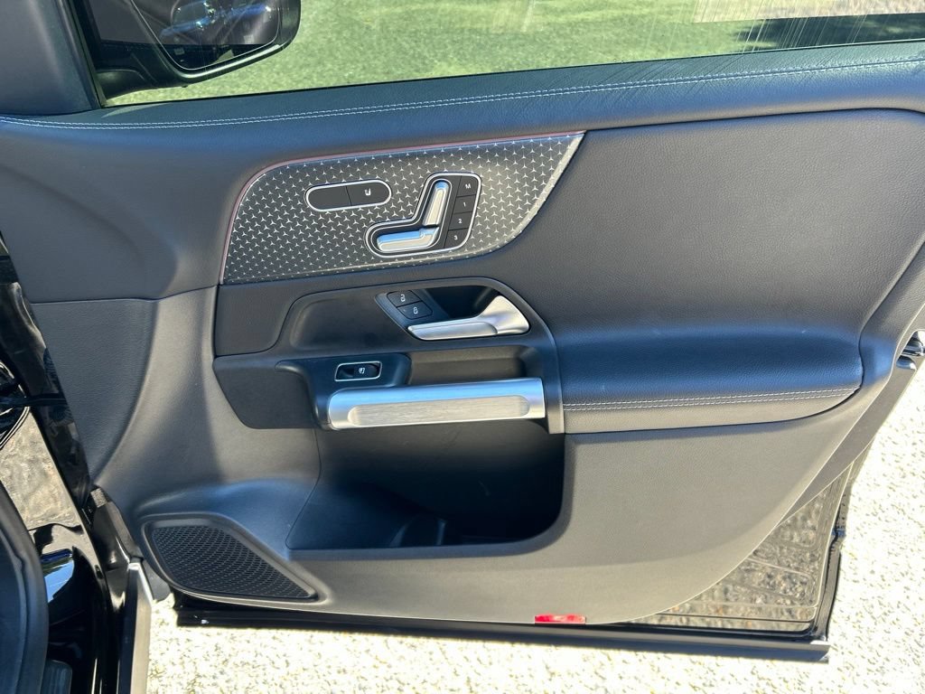 Used 2025 Mercedes-Benz GLB 250 image 23