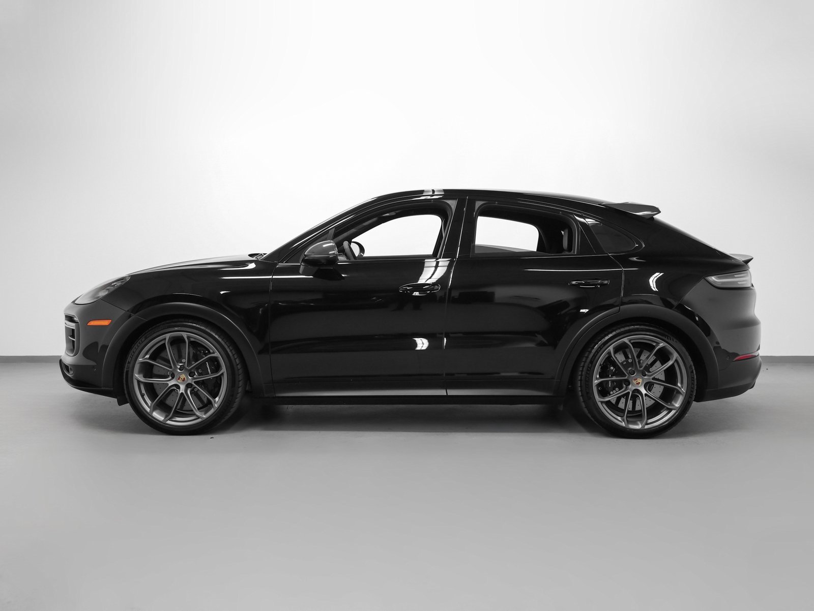 Used 2022 Porsche Cayenne Turbo GT image 2