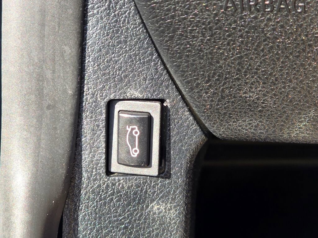 Used 2015 BMW 228i Convertible image 25