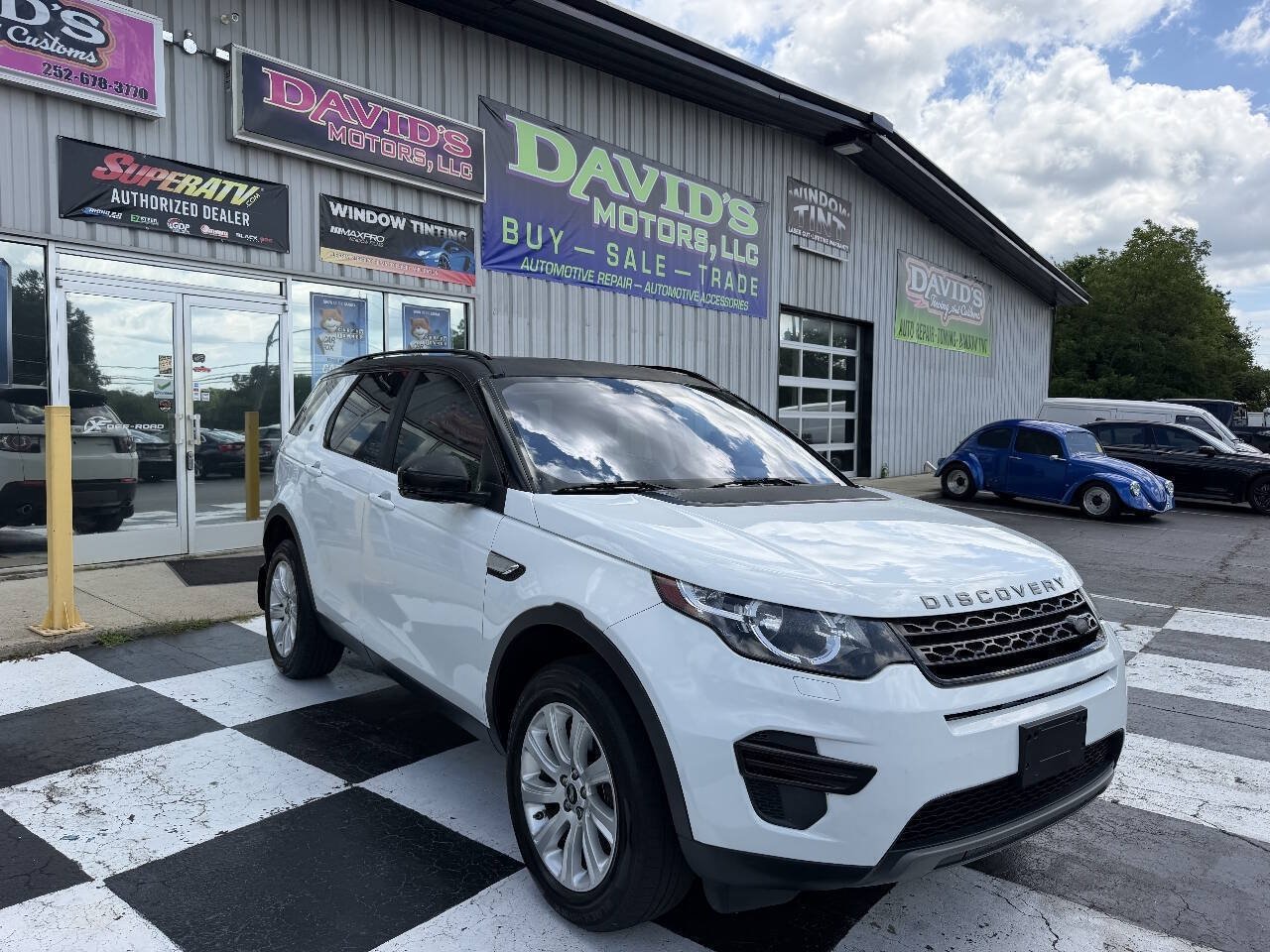 Used 2017 Land Rover Discovery Sport SE AWD/4WD image 4