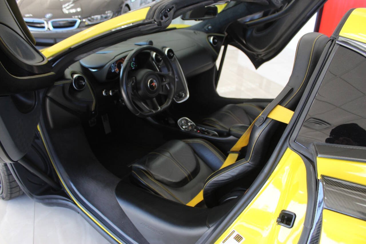 Used 2018 McLaren 570S Spider RWD image 8