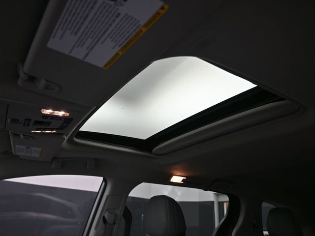Used 2022 Toyota Sienna XLE image 23
