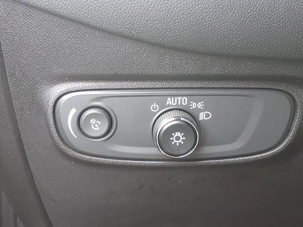 Used 2022 Chevrolet Equinox RS w/ LPO, Floor Liner Package AWD/4WD image 17