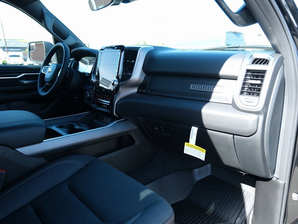 New 2026 RAM 1500 4x4 Crew Cab image 30