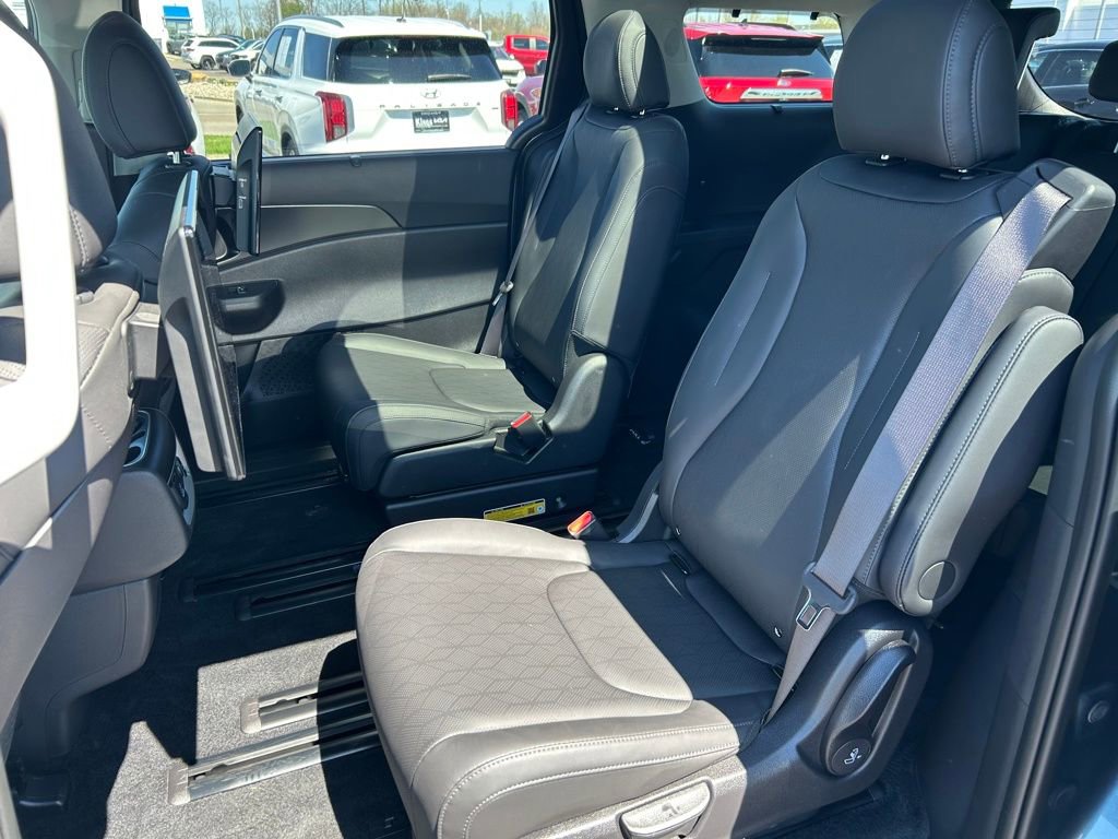 Certified 2025 Kia Carnival SX image 25