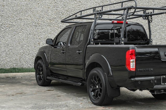 Used 2021 Nissan Frontier SV w/ Midnight Edition Floor Mats image 13