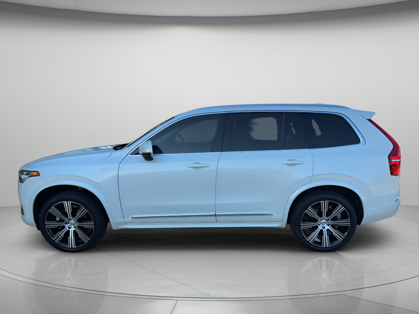 Used 2025 Volvo XC90 B6 Ultra w/ Protection Package AWD/4WD image 8