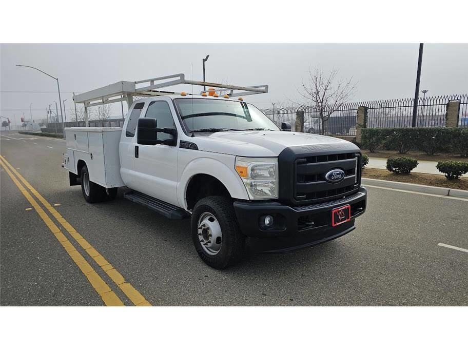 Used 2015 Ford F350 XL image 1