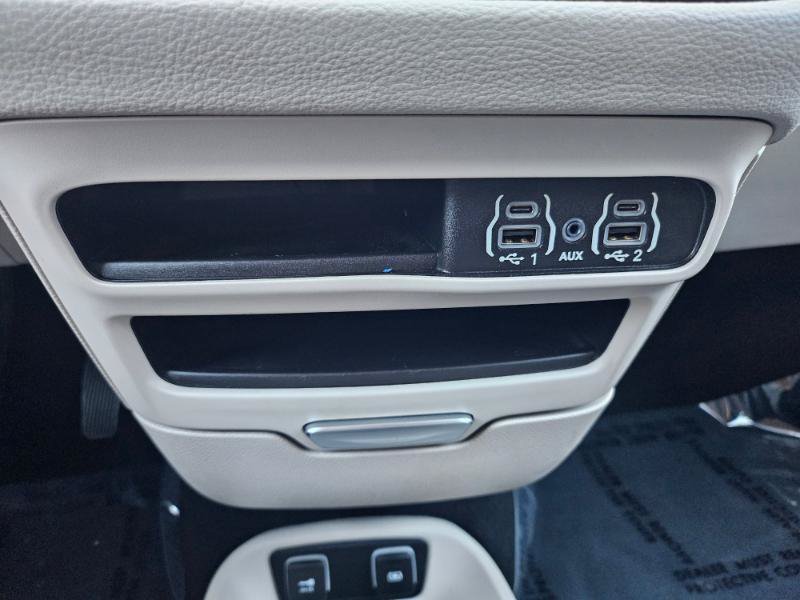 Used 2021 Chrysler Pacifica Touring-L FWD image 58