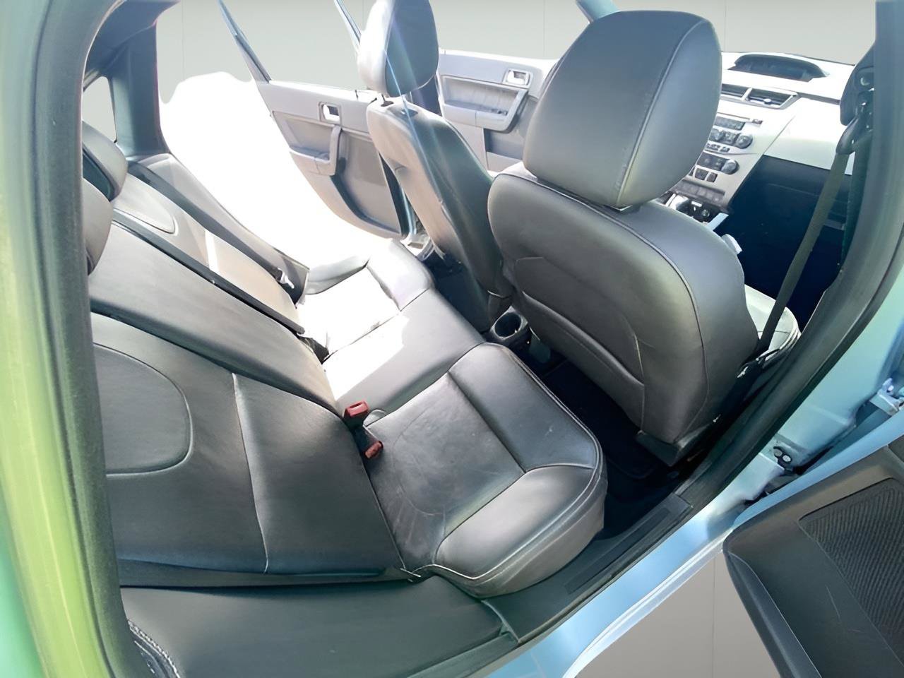 Used 2009 Ford Focus SEL FWD image 28
