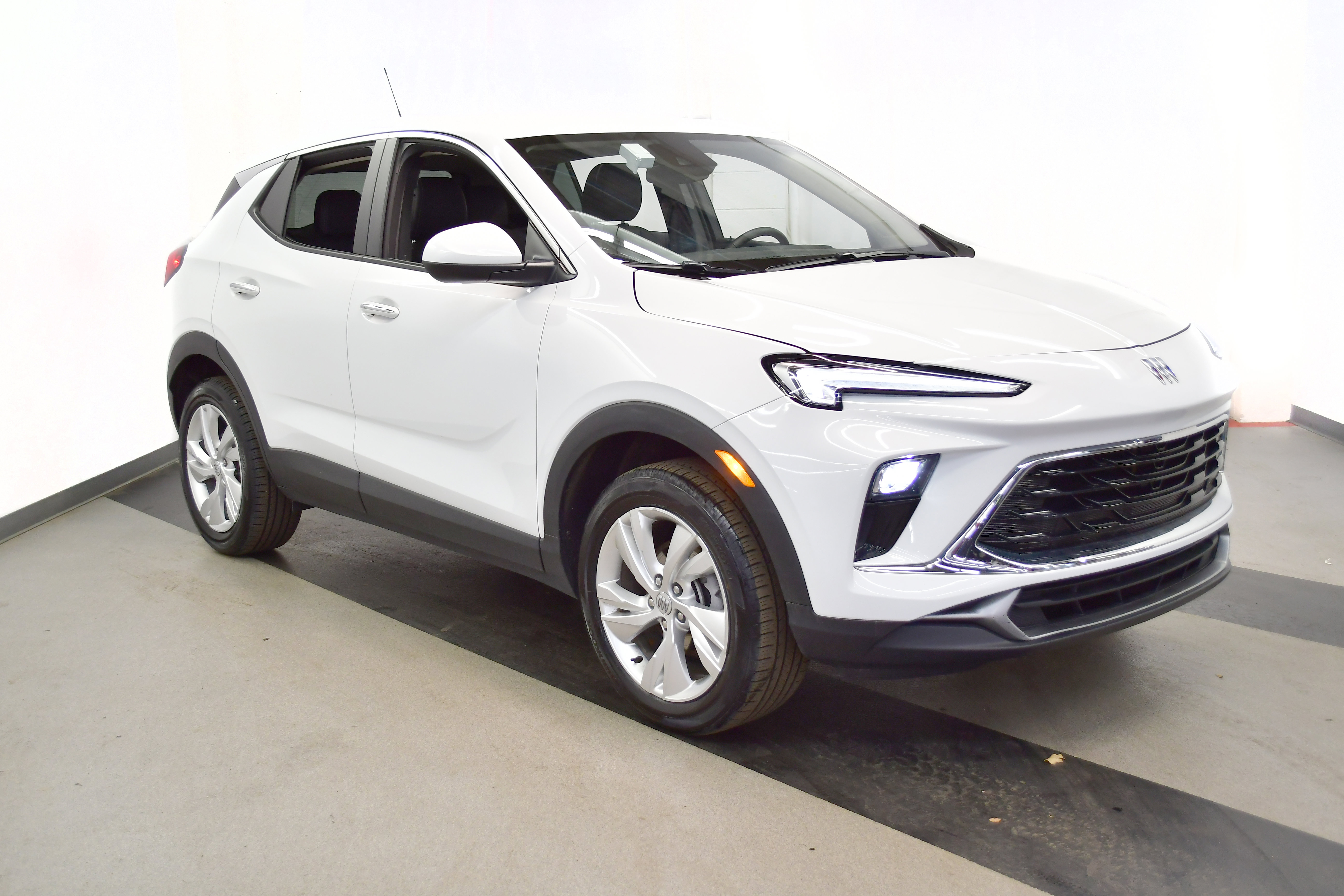 Used 2025 Buick Encore GX Preferred image 2