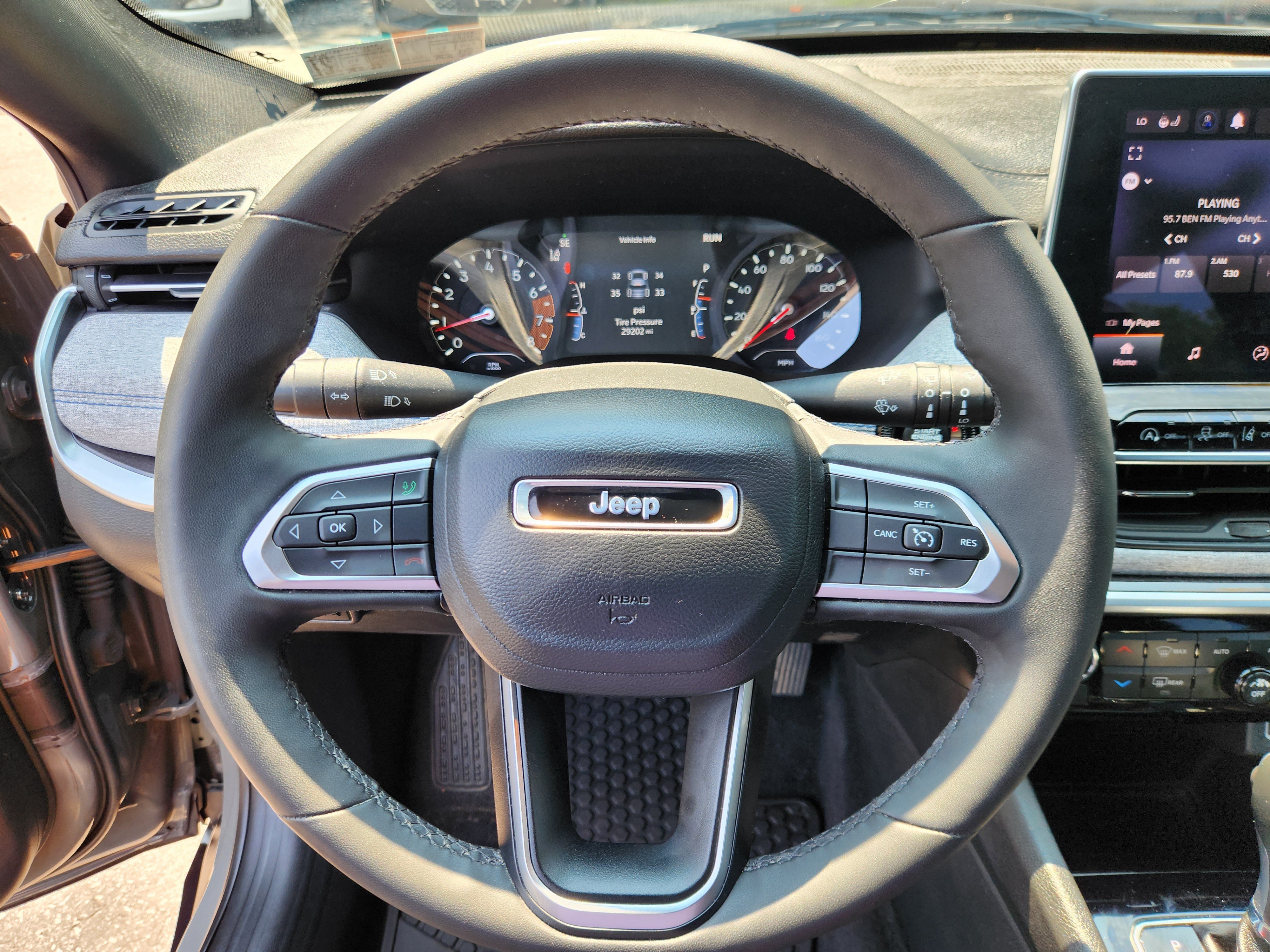 Used 2023 Jeep Compass Latitude w/ Convenience Group AWD/4WD image 9