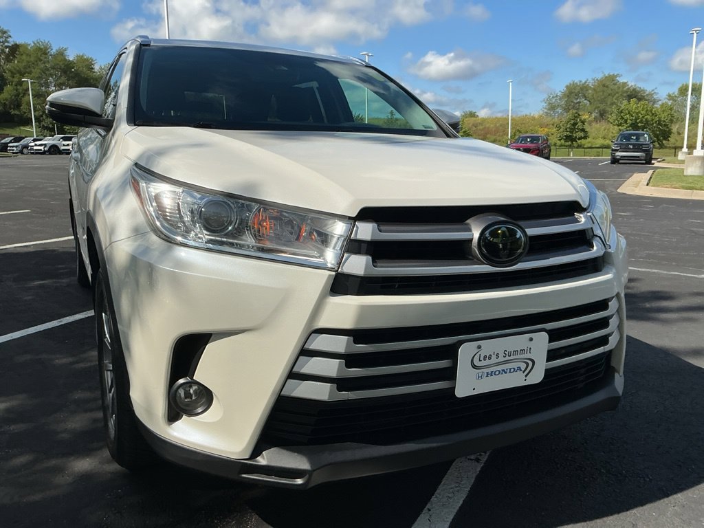 Used 2019 Toyota Highlander XLE AWD/4WD image 15