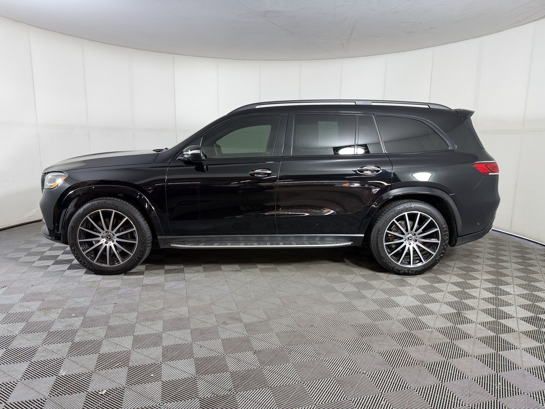 Used 2020 Mercedes-Benz GLS 580 4MATIC image 2