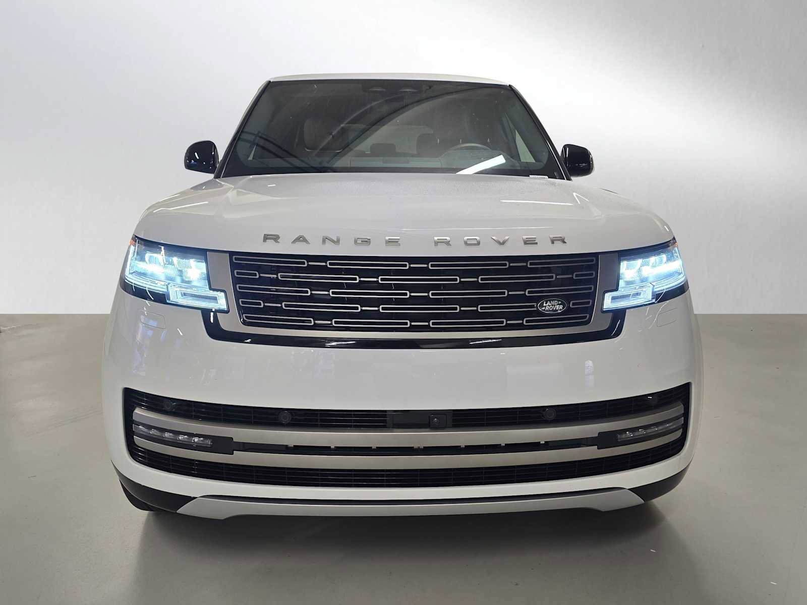 New 2026 Land Rover Range Rover SE image 8