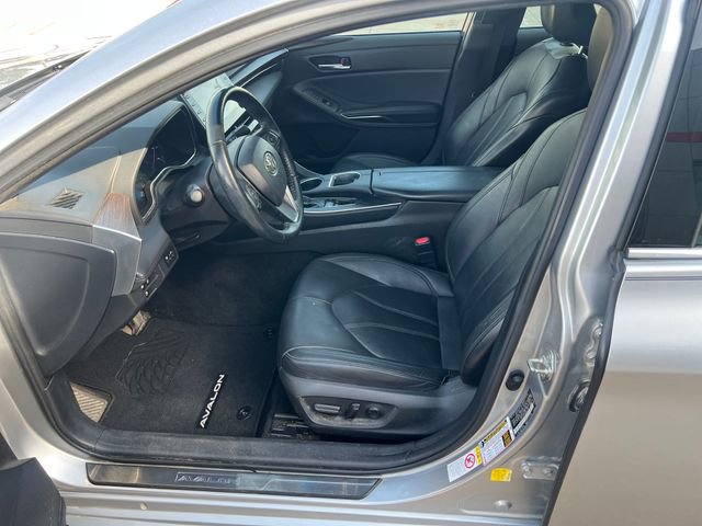 Used 2019 Toyota Avalon XLE w/ Moonroof Package image 9